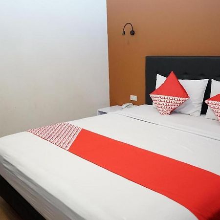 Ren'Z Hotel Pangkal Pinang Exterior foto