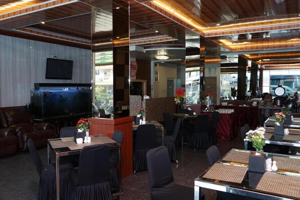 Ren'Z Hotel Pangkal Pinang Exterior foto