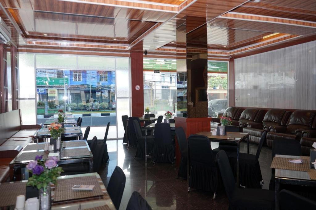 Ren'Z Hotel Pangkal Pinang Exterior foto